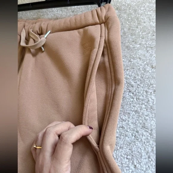 Toteme camel sweatshirt and sweatpant - Picture 8 of 12